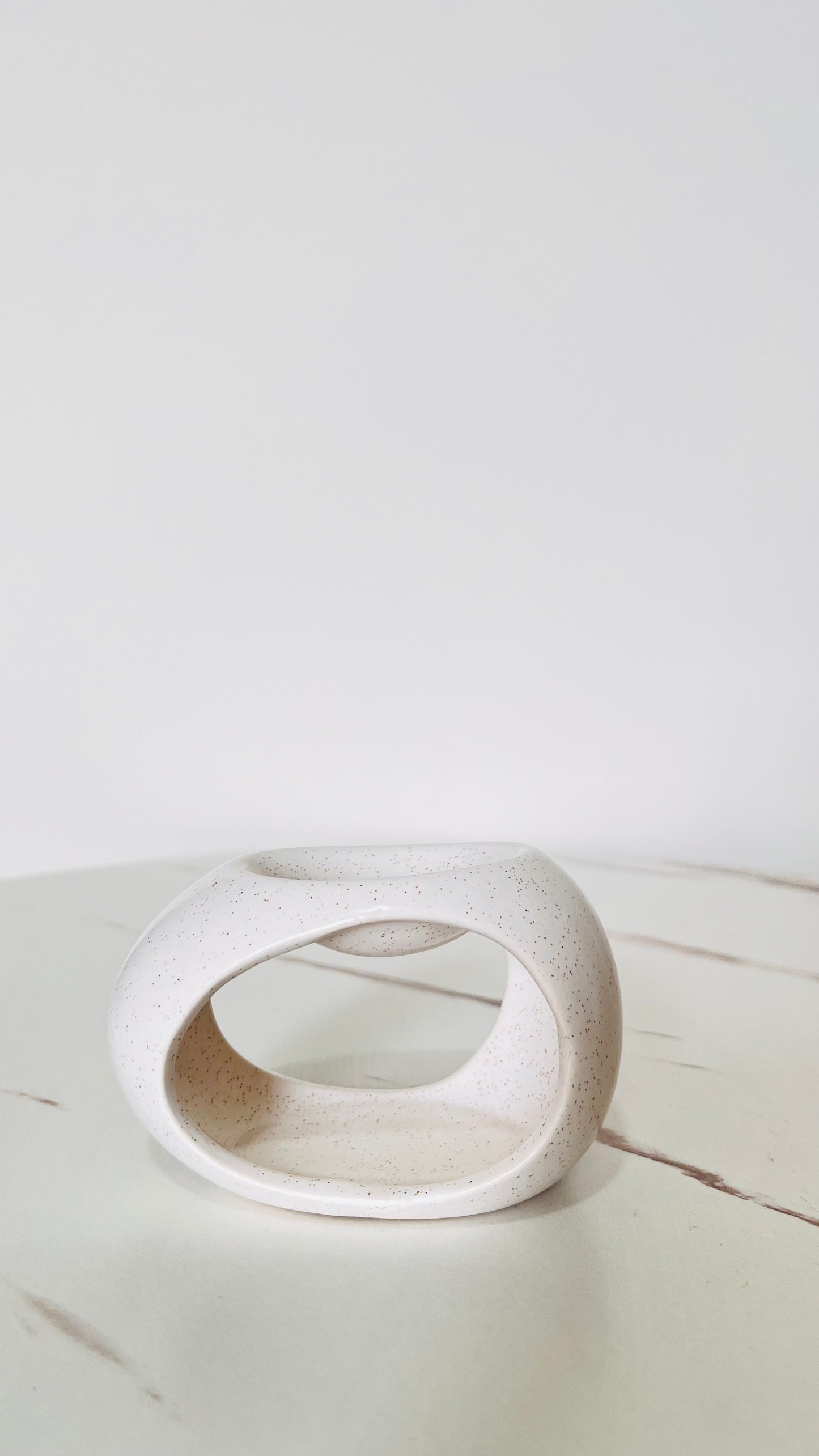 Egg-shaped fragrance burner